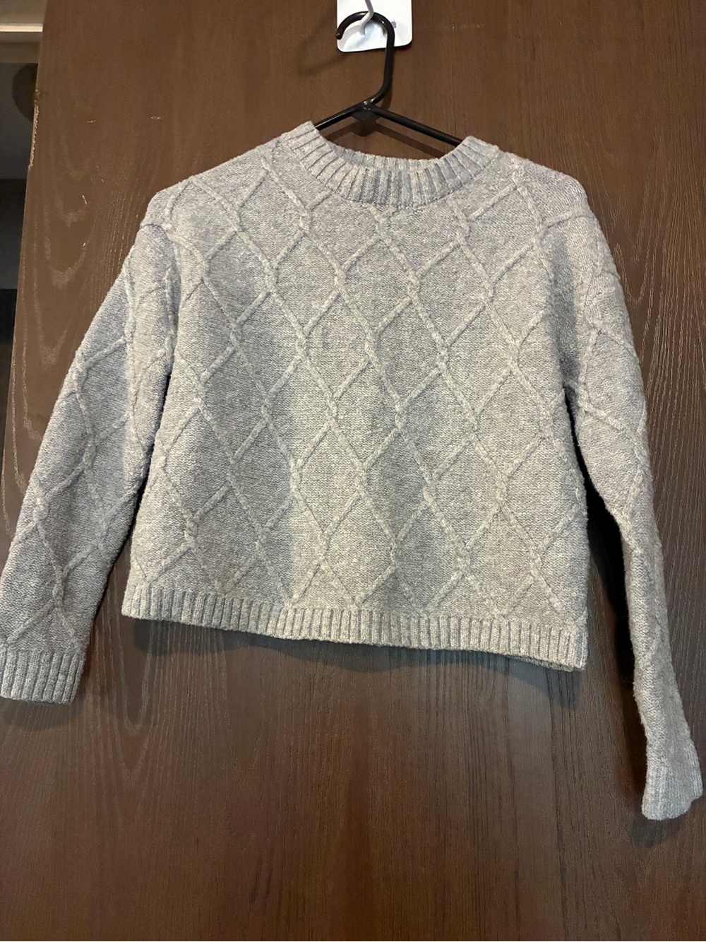 Hazel Moon women's cropped sweater features a textured diamond-knit pattern - Picture 2 of 5